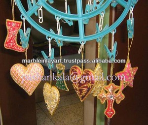Décorations de Noël suspendues brodées à la main - Product Image 1