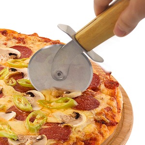 Utensili da cucina utensili da forno coperchio protettivo in acciaio inossidabile taglierina per ruote per Pizza con manico in bambù naturale - Product Image 3