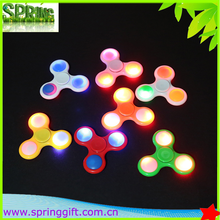 Новые игрушки СВЕТОДИОДНОЙ Вспышкой Легкой Руки Spinner Металлический Свет Непоседа Счетчик Палец Пальца Гироскопа Spinner