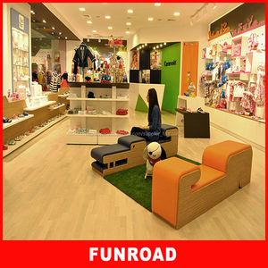 Diseño entero mueble de madera y escaparate de pared con vitrina expositivo para tiendas de juguete y ropa de niños. - Product Image 1