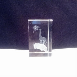 Haute Qualité Blanc Cristal Cube <span class=keywords><strong>Image</strong></span> Personnalisée Ou Mots 3D Laser Cristal Cube Pour Presse-papiers Ou Entreprise Cadeaux - Product Image 4