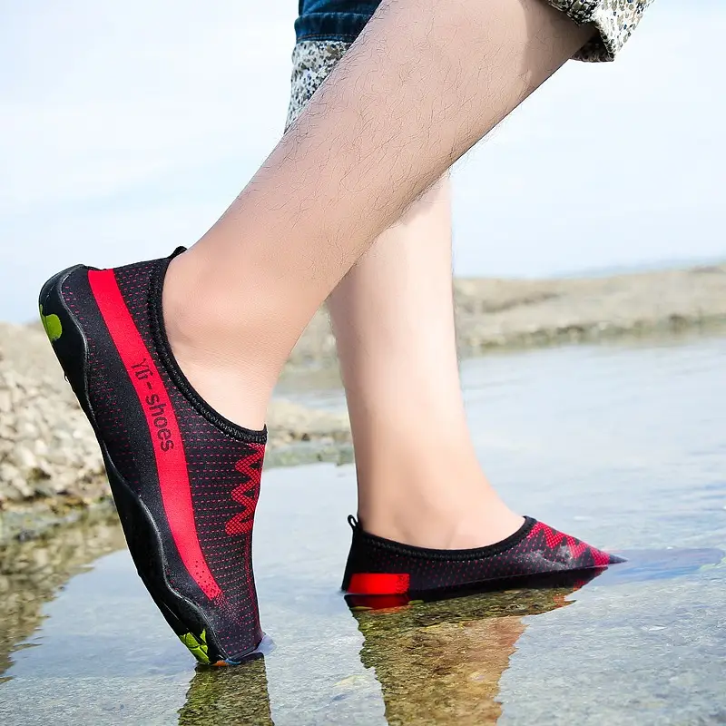 Low MOQ aqua water shoes swimming pool shoes beach sneakers OEM logo