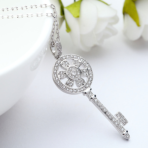 LUOTEEMI nueva venta al por mayor de moda de alta calidad encanto mujeres rodio blanco Zirconia cúbica de oro Vintage llave collar - Product Image 3