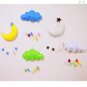 Percha para decoración de habitación con forma de nube de fieltro colorido, diseño personalizado, venta al por mayor