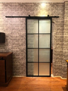 <span class=keywords><strong>Porte</strong></span> intérieure moderne en verre dépoli Cadre en acier noir Quincaillerie de <span class=keywords><strong>porte</strong></span> de grange coulissante Cloison d'hôtel Décoration latérale Surface finie - Product Image 2