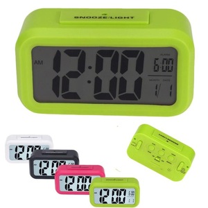 Intelligent horloge avec Jour Date Température Alarme et Rétro-Éclairage Bureau Table Horloge avec LCD Voyage snooze réveil - Product Image 6