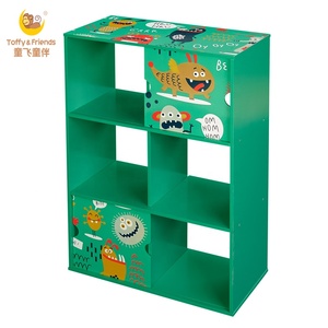 Étagère à livres en bois pour enfants Toffy & Friends Monsters, 3 niveaux avec 2 portes coulissantes - Product Image 4