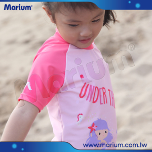 เสื้อแรชการ์ดน่ารักสีชมพูพร้อมลายเงือกแสนหวาน - Product Image 5