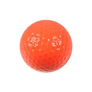 Pelota de golf de color naranja, la más popular