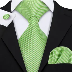 卸売グリーンストライプネクタイセットハンカチカフスボタン男性用シルクネックネクタイ