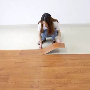 Piastrella per pavimenti in <span class=keywords><strong>PVC</strong></span> autoadesiva in vinile per decorazioni per interni pavimento in plastica lvt resistente ai graffi adesivo pavimento lvt con retro asciutto - Product Image 3
