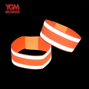 YGM سوار معصم برتقالي فلو عالي الوضوح شارات عاكسة مرنة مع حلقة خطاف قابلة للتعديل للجري والمشي وركوب الدراجات - Product Image 2