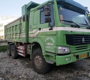 Camión HOWO Sinotruk usado en gran venta en Shanghai - Product Image 3