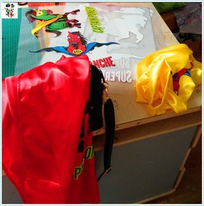 Capes de <span class=keywords><strong>super</strong></span>-<span class=keywords><strong>héros</strong></span> déguisées de couleur jaune imprimées personnalisées et bon marché avec masque pour les yeux HPC-0576 - Product Image 5