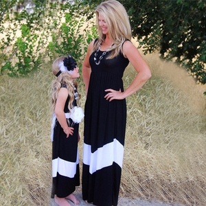 2018 nuevo estilo de la madre y la hija negro y falda azul familia matching outfits verano playa - Product Image 2