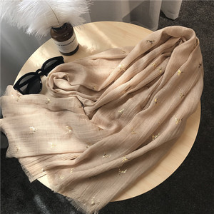 Di alta qualità voile di cotone d'oro di cervo stampato sfilacciata dello scialle della sciarpa - Product Image 4
