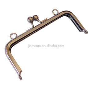 Pochette en métal de luxe sans nickel brossé, porte-monnaie avec boucles à chaîne - Product Image 1