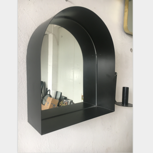 الصين مرآة المورد الزخرفية نصف دائرة معدنية سوداء الجدار نافذة مرآة الجرف - Product Image 1