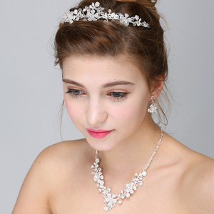 Wholesale Handmade Crystal Bridal Jewelry Set <strong>Fashionable</strong> Necklace Earrings <strong>Tiara</strong> with Flower for Wedding Party Engagement Gift