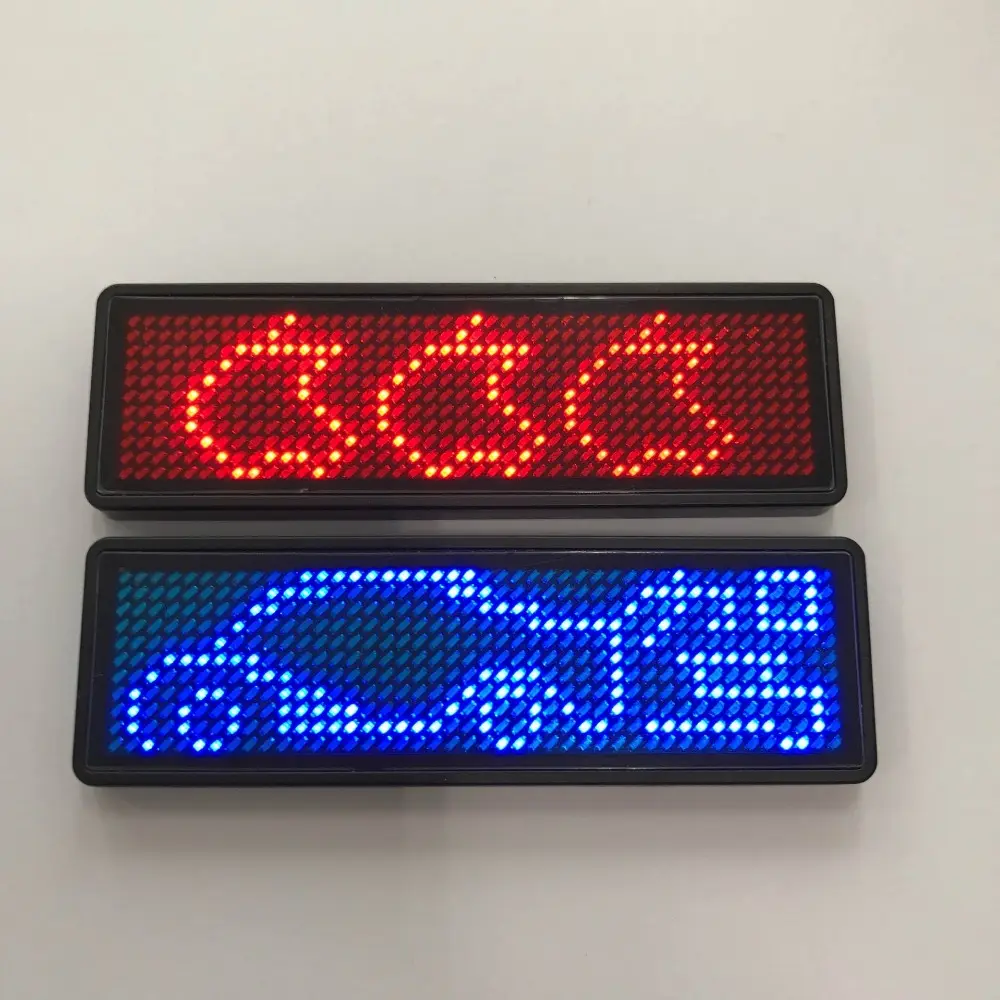 Badge LED digitale con ricarica a scorrimento programmabile