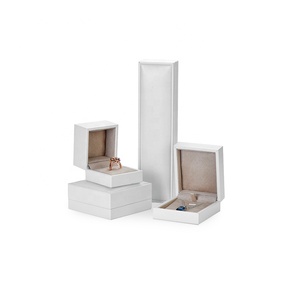 Tùy chỉnh chất lượng cao PU da sang trọng hộp đồ trang sức vàng in với logo thương hiệu cho vòng vòng Vòng Bracelet-Lễ hội gói quà tặng - Product Image 3