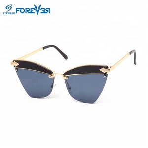 2018 échantillon <span class=keywords><strong>gratuit</strong></span> miroir mode <span class=keywords><strong>femme</strong></span> surdimensionné lunettes de soleil yeux de <span class=keywords><strong>chat</strong></span> - Product Image 1
