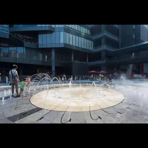 Fontana di luminosità della piscina all'aperto controllata da programma chiaramente bella fontana d'acqua della colonna d'acqua glazzy