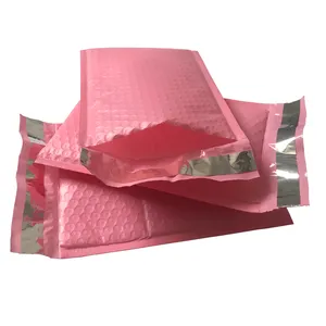 热粉红色泡沫信封与坐垫信封自粘快递袋