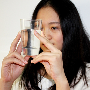 Luxuriöser Hochwertiger Lebensmittelechter Silikonbecher Transparent Klar zum Trinken von Wasser oder Tee Untertasse - Product Image 2