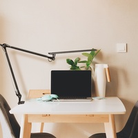 Lampe de bureau LED moderne et écologique en métal avec bras articulé, lampe de table à intensité variable avec pince, alimentation CC flexible