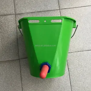 Кормушка из пластика для животных с ягненком, 8 л - Product Image 1