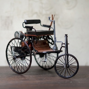 Modellino <span class=keywords><strong>Auto</strong></span> <span class=keywords><strong>d</strong></span>'<span class=keywords><strong>Epoca</strong></span> 1886 <span class=keywords><strong>in</strong></span> Metallo, <span class=keywords><strong>Auto</strong></span> Antica Gialla e Nera del 1886, Scala 1:18, Giocattolo per Bambini, <span class=keywords><strong>Regalo</strong></span> di Compleanno, Decorazione per la Casa - Product Image 5