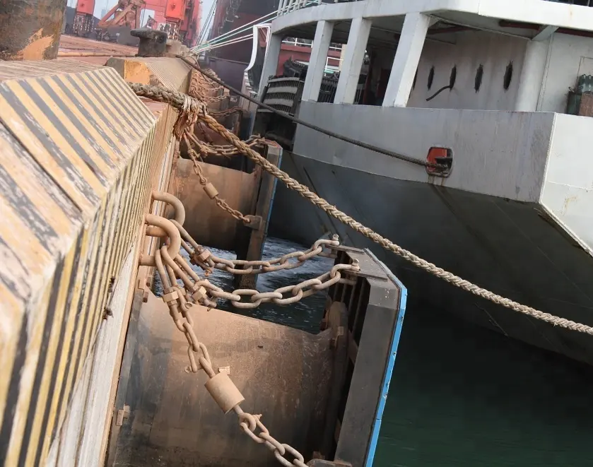 Perlengkapan Laut SC Jetty Fender Digunakan untuk Port