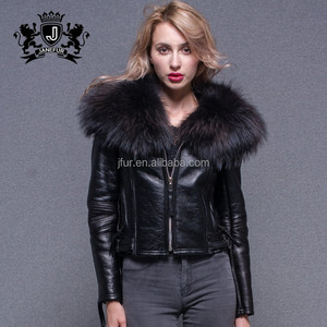 Chaqueta corta de piel de oveja de doble cara con Cuello de piel de mapache grande - Product Image 2