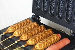 Hacer pan perros barato <span class=keywords><strong>Mini</strong></span> Gas Muffin Lollipop <span class=keywords><strong>salchicha</strong></span> Waffle 4 palos Lolly fabricante comercial portátil Gaz perro caliente de la máquina - Product Image 2