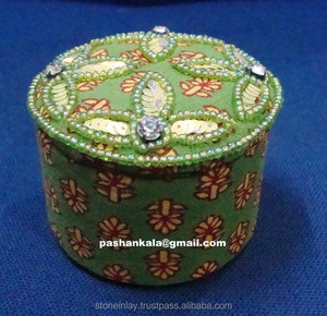 Caja de baratija bordada de tela - Product Image 1