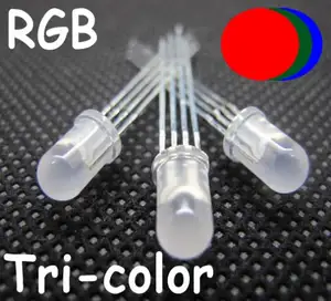 Através do tipo do pacote do furo e a LEDmulti-cor RGB 5 mm conduziu o diodo