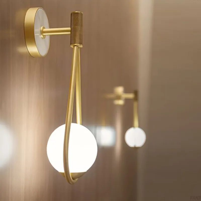 Metallici in ottone finitura Moderna singolo globo riparo della parete lampada da parete per la camera da letto