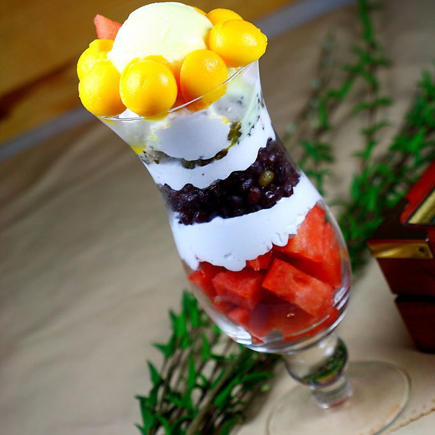 Clear Fashion Design Shaped Glass Juice Cups Ice Cream Glass Cup