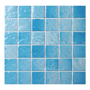 批发价格波浪表面48x 48mm蓝色陶瓷马赛克游泳池瓷砖出售