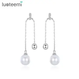 LUOTEEMI Boucles d'oreilles pendantes en forme de crochet d'oreille pour femmes avec pompon simple imitation perle