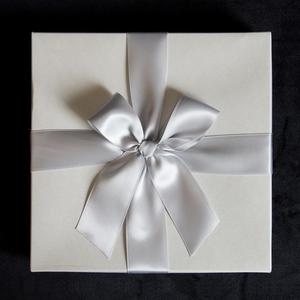 Tùy Chỉnh Màu Tím Gấp Kỷ Niệm Thiệp Mời Đám Cưới Sang Trọng Ribbon Khóa Vải Bìa Cứng Lời Mời Đám Cưới Với Hộp - Product Image 3