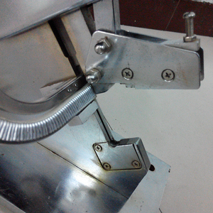 Machine manuelle simple de coupure de saucisse pour l'emballage standard de nourriture comportant des composants de roulement de noyau - Product Image 3