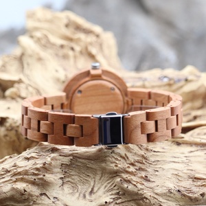 <span class=keywords><strong>Orologio</strong></span> moda coreana Logo personalizzato <span class=keywords><strong>orologio</strong></span> da <span class=keywords><strong>donna</strong></span> in <span class=keywords><strong>legno</strong></span> naturale fatto a mano al quarzo da <span class=keywords><strong>donna</strong></span> - Product Image 6