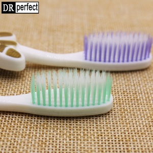 Cepillo de Dientes con Cerdas PBT Ultra Suaves y Mango Largo de Plástico para Uso Doméstico en Adultos - Product Image 3