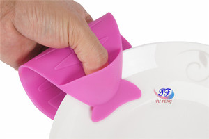 Mini mitaines de <span class=keywords><strong>four</strong></span> en <span class=keywords><strong>silicone</strong></span> pointillé résistant à la chaleur pour la cuisine et la cuisson des gants de pincement - Product Image 5