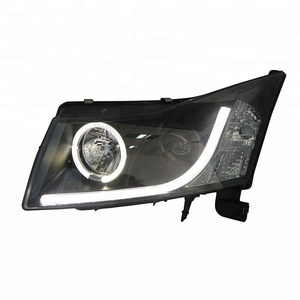 China Accesorio profesional Piezas de automóviles de plástico Faros de automóviles Moldes de carcasa de lámpara/Fabricación de moldes - Product Image 1