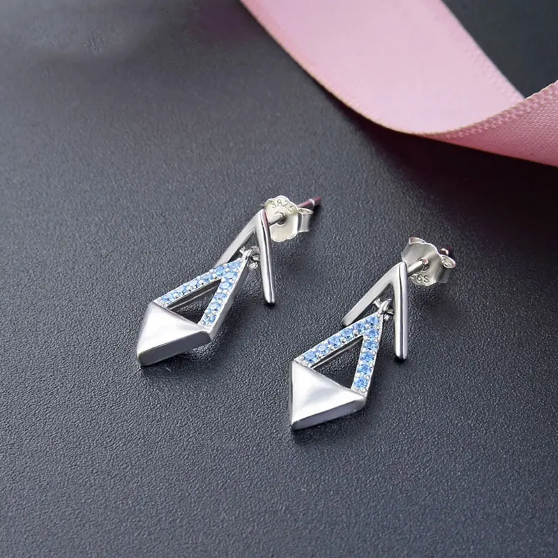 Amazing CZ Diamond AA + Zircon Sterling Silver Stud Earrings Wedding Commemorative JewelryためWomen