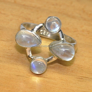Conception de bague en argent Rainbow Moonstone pour filles Bijoux indiens en gros bijoux en argent, dernière conception de bague avec anneau à quatre pierres. - Product Image 1
