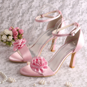 จัดงานแต่งงานเองทำรองเท้าแตะเท้าเปล่าด้วยดอกกุหลาบ - Product Image 3